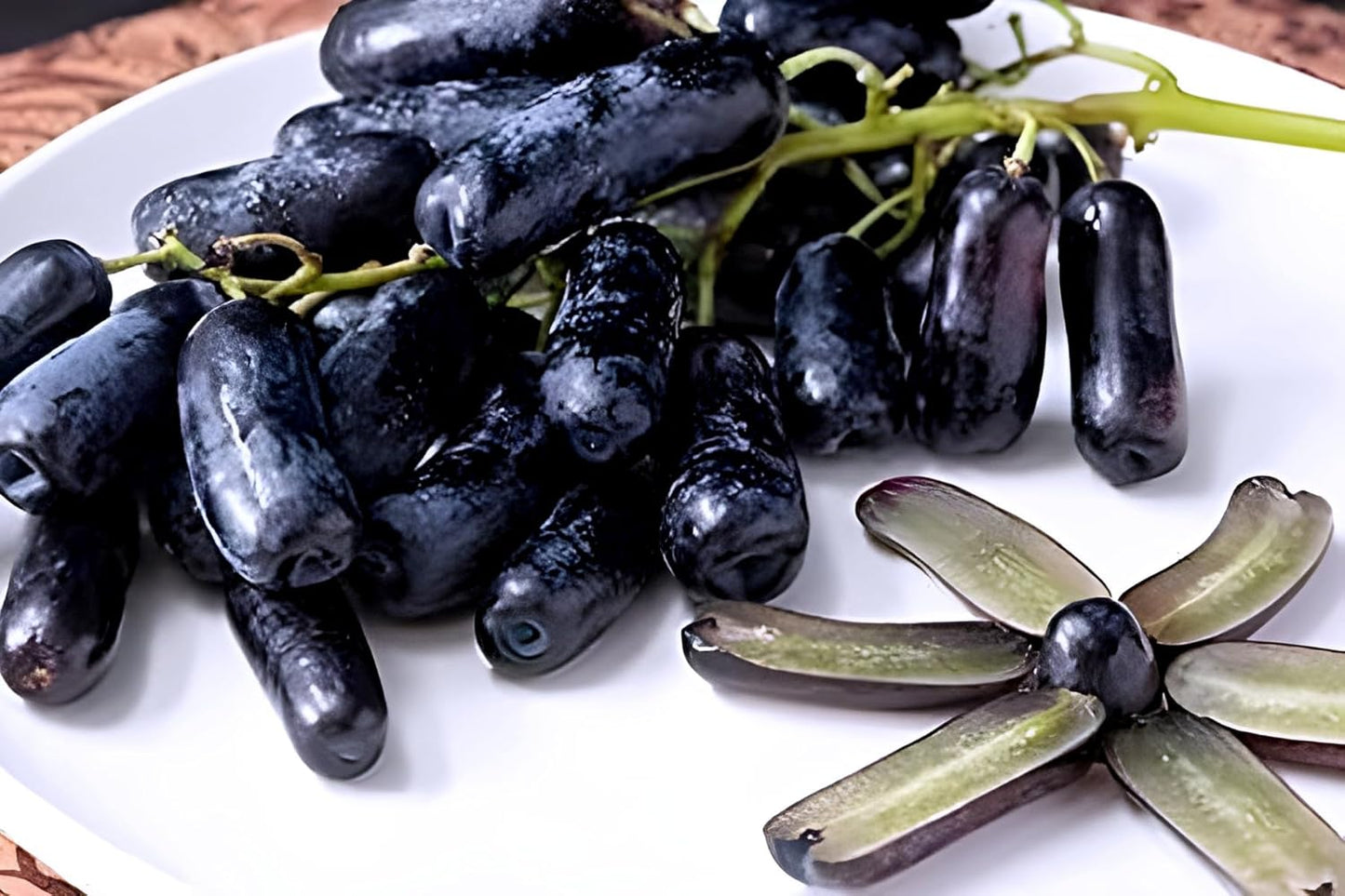 PAJUSDYASI-"Moon Drop Black grapes" Fruit plant Seedless all seasons hybrid - 1 Healthy Live Super Yielding Early Fruting Moon Drop Black grapes Fruit Plant for Home Garden